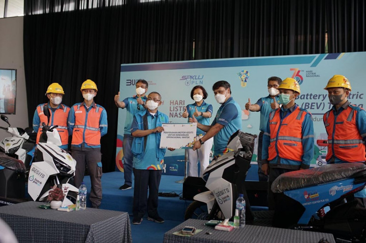 Petugas PLN Punya Tunggangan Motor Listrik, Cek Speknya