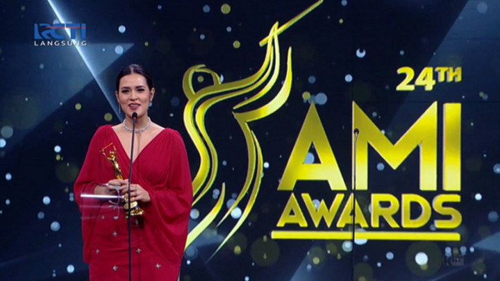 Raisa Dedikasikan Kemenangannya di AMI Awards 2021 untuk Perempuan Indonesia