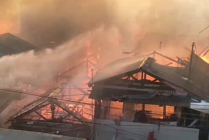 Permukiman Padat di Belakang Pasar Sindang Koja Kebakaran