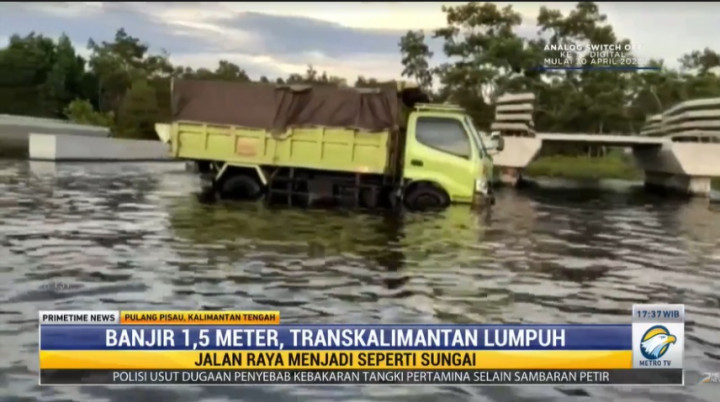 Tinggi Banjir Hingga 1,5 Meter, Jalur Tengah Transkalimantan Lumpuh