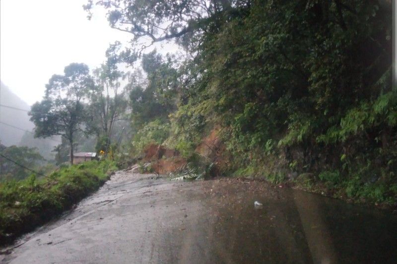 Longsor kembali terjadi di jalur perlintasan Kota Medan menuju Berastagi, tepatnya di kawasan Jalan Jamin Ginting Kilometer 50, Desa Bandar Baru, Kecamatan Sibolangit, Kabupaten Deli Serdang, Sumatera Utara pada Selasa (16/11/2021). (ANTARA/HO)