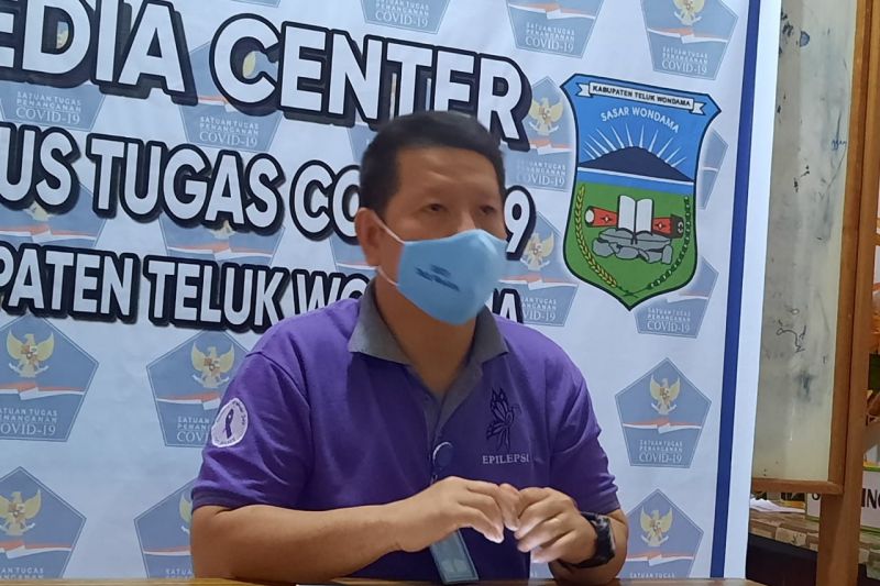  Juru Bicara Satgas Penanganan Covid-19 Teluk Wondama, dr Yoce Kurniawan. ANTARA/Ernes Broning Kakisina