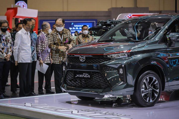 Foto: Jokowi Tinjau Pameran Otomotif GIIAS 2021