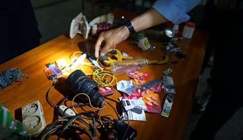 Razia Lapas Kelas IIA Sidoarjo, Petugas Sita Kompor Gas Hingga Senjata Tajam