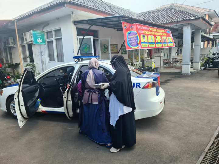 Viral, Seorang Ibu Melahirkan di Mobil PJR Tol Cipali