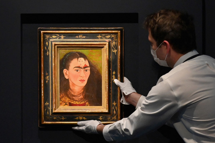 Pecahkan Rekor! Lukisan Frida Kahlo Laku Dilelang Hampir Rp500 Miliar