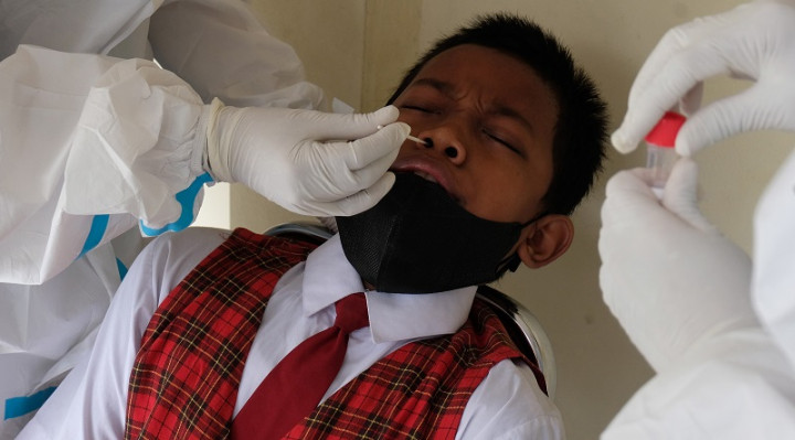 Evaluasi PTMT, Sejumlah Sekolah di Bekasi Dilakukan Tes PCR