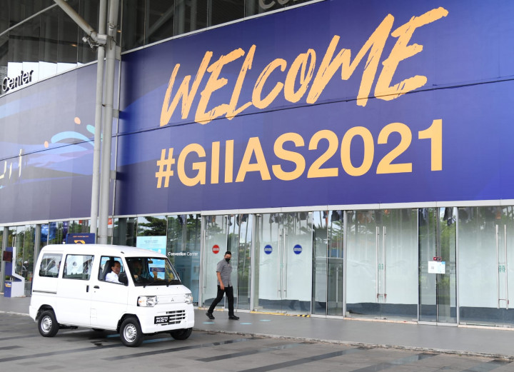 Jokowi Test Drive Mitsubishi Minicab MiEV, Cek Harganya