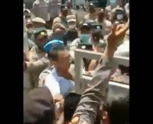 Massa Pendukung Cakades di Probolinggo Bentrok dengan Aparat