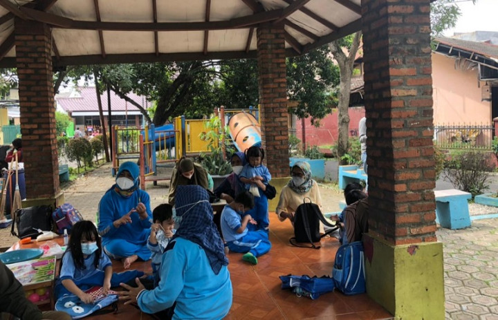 Mediasi Buntu, Murid PAUD Anyelir Kota Tangerang Belajar di Luar Ruangan