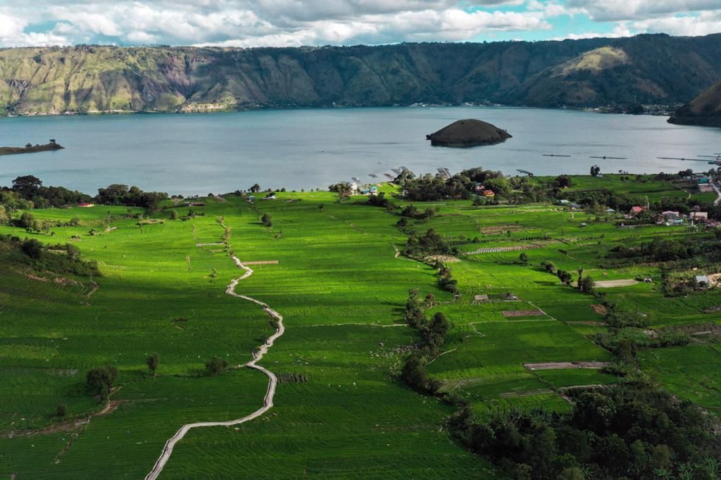 Desa Wisata Tipang memang menawarkan keindahan alam yang luar biasa indah. Terdapat lansekap persawahan dan perbukitan yang hijau. (Foto: Kemenparekraf)