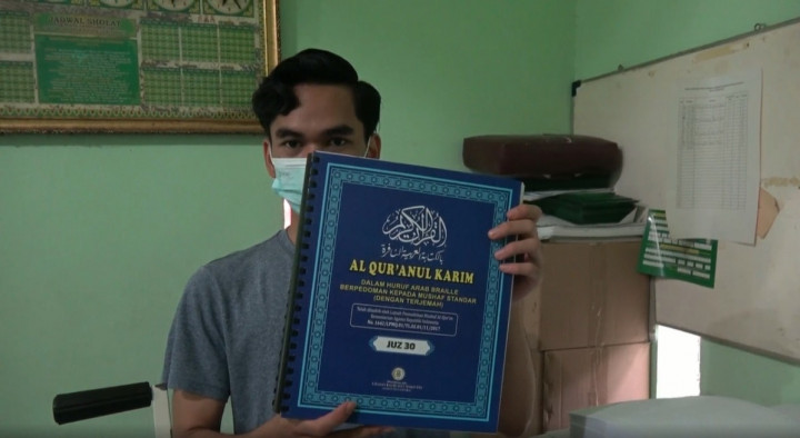 Sambut HUT ke-21, Metro TV Donasikan Al-Qur'an Braille