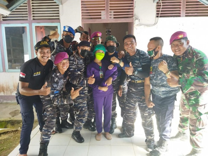 Dramatis, Korban Banjir di Sekadau Melahirkan di Perahu Karet