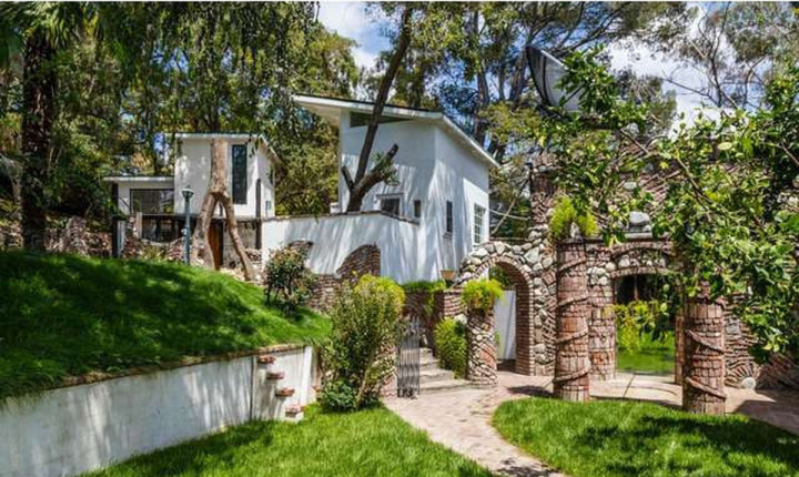 Potret Rumah 'Tua' Lady Gaga di Los Angeles, Punya Studio Bawah Tanah