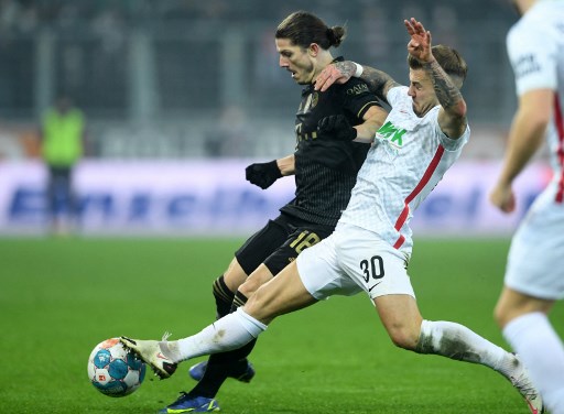 Bundesliga: Bayern Muenchen Terpeleset di Markas Augsburg