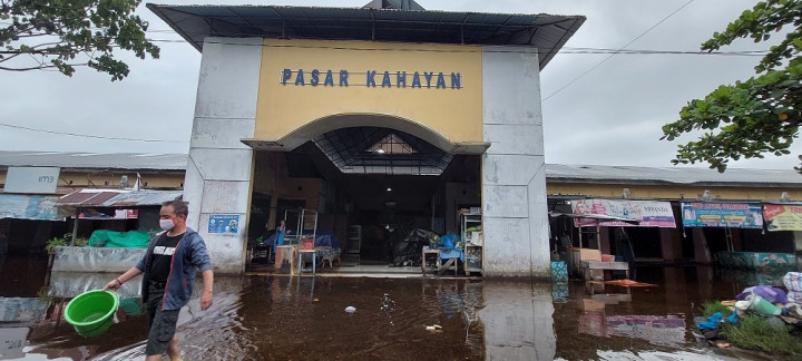 Percepat Penanganan Banjir Kalteng, BNPB Salurkan Logistik dan DSP Rp1,5 Miliar