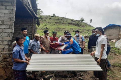 Puluhan Rumah di Lombok Tengah Diterjang Angin Puting Beliung