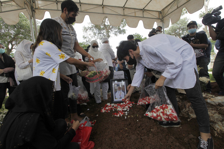 Suasana Haru Iringi Pemakaman Legenda Bulu Tangkis Verawaty Fajrin