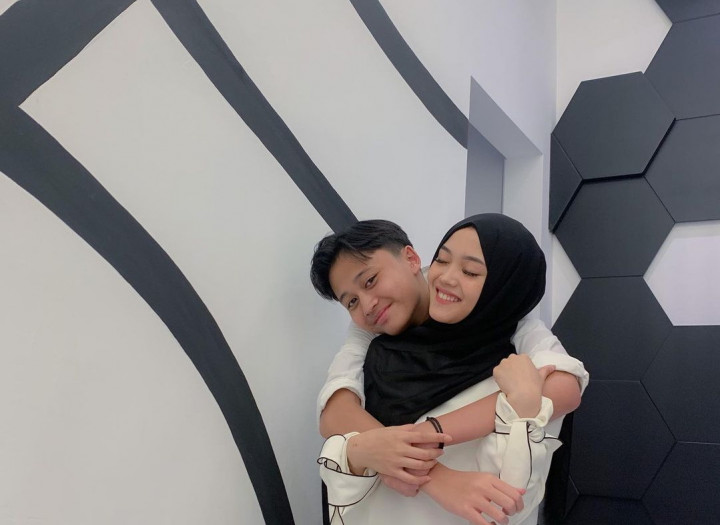 Putri Sule Menangis Adik Tirinya Hidup Susah Tinggal di Rumah Gubuk