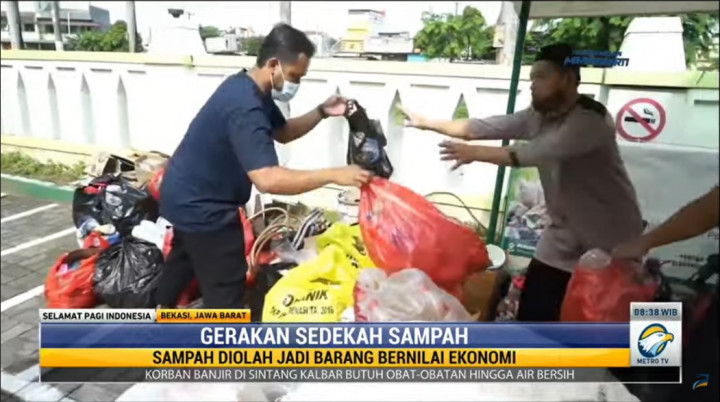 Unik! Warga di Bekasi Sedekah Sampah untuk Jaga Lingkungan