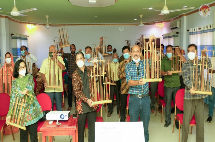 KBRI Colombo Ajak Masyarakat Keturunan Jawa di Sri Lanka Bermain Angklung