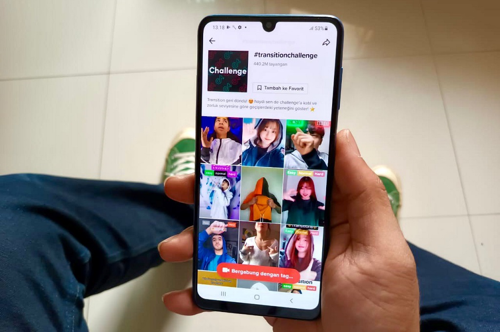 Samsung Galaxy M22 bisa jadi sobat tangguh untuk menaklukan tantangan di media sosial.