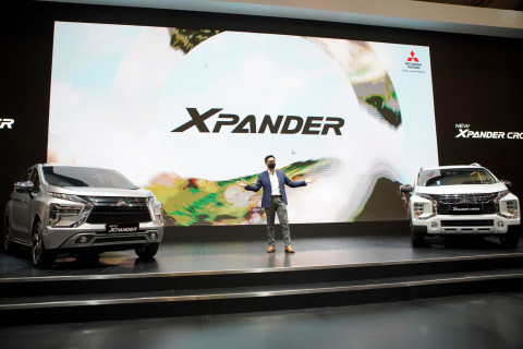 Di GIIAS 2021, Lebih Laris Avanza-Veloz atau Xpander-Xpander Cross?