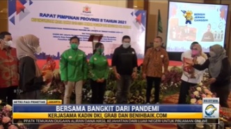 Kadin DKI, BenihBaik, dan Grab Salurkan Ribuan Paket Beras