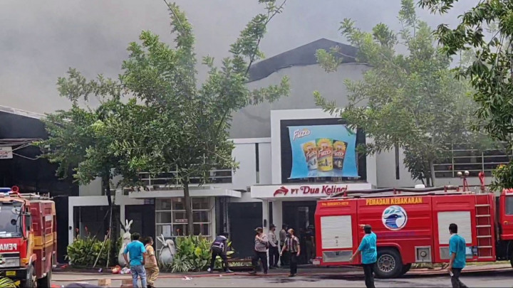 Pabrik Kacang Dua Kelinci di Pati Terbakar, Karyawan Berhamburan