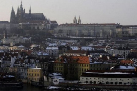Republik Ceko dan Slovakia Persulit Warga yang Tidak Mau Divaksinasi