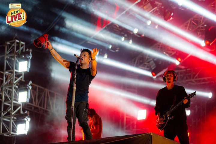 Viral Ariel NOAH Nyanyi Pakai Sepatu Roda, Netizen Makin Terpesona