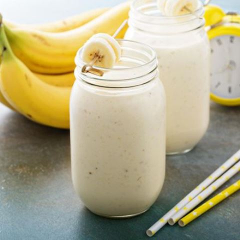 Ini resep smoothies pisang bercampur nanas yang bisa kamu coba buat. (Foto: Dok. Endeus TV)