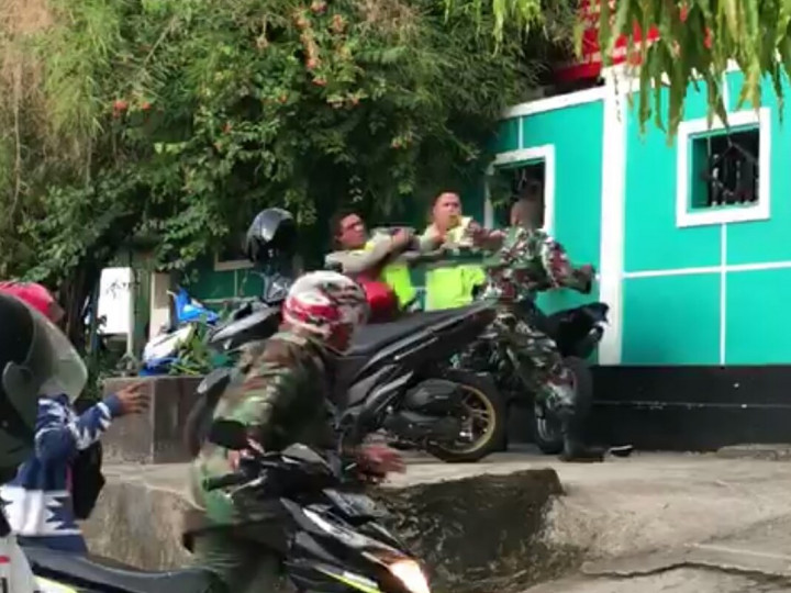 Viral, Anggota TNI-Polri Duel di Maluku Buntut Tilang