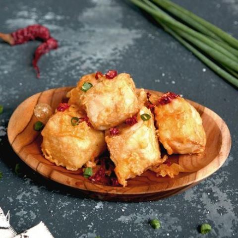 Kriuk digigit selagi hangat, yuk buat tahu pong ini untuk lauk makan. (Foto: Dok. Endeus TV)