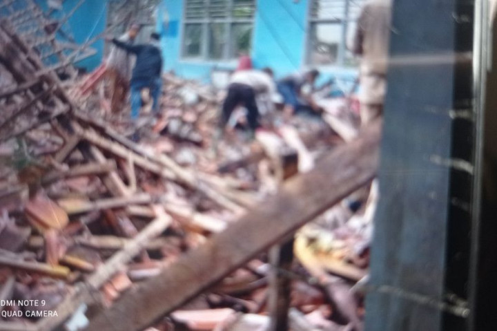 Atap Sekolah di Lebak yang Ambruk Segera Dibangun