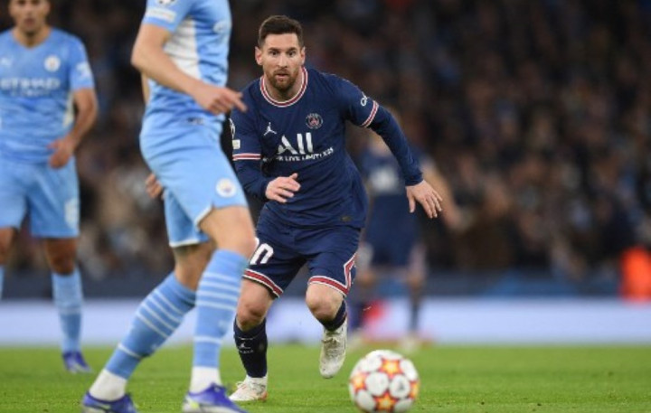 Sadis! Ini Detik-detik Messi Permalukan Sterling di Laga Man City vs PSG