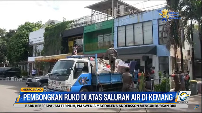 Ruko di Atas Saluran Air di Kemang Dibongkar
