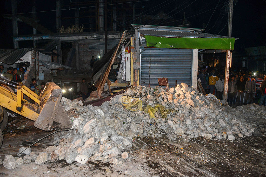 Tragis! Truk Bermuatan Batu Tabrak Pertokoan, Empat Meninggal Dunia