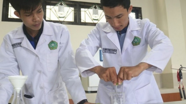 Mahasiswa IAIN Kendari Kembangkan Jeruk Etno Tolaki Jadi Bahan Hand Sanitizer