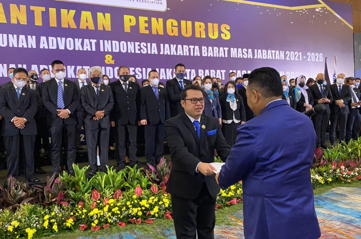 Lantik Pengurus Peradi Jakbar, Otto Hasibuan Ingatkan Sportivitas