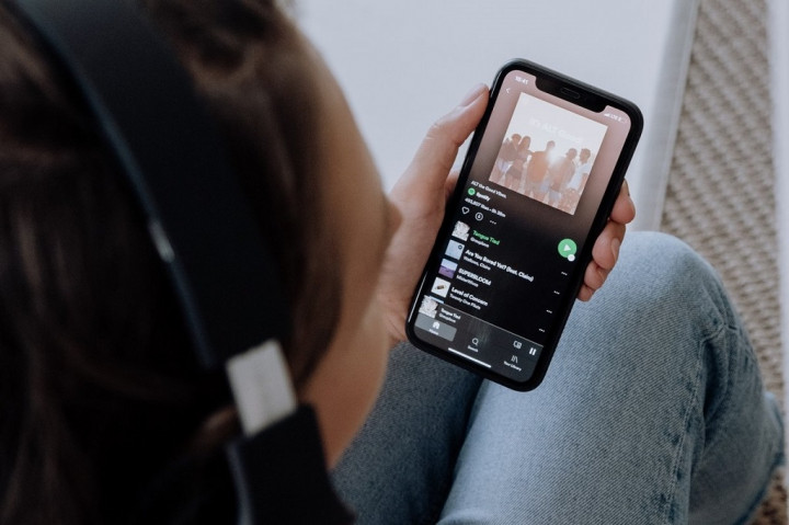 Spotify Uji Coba Feed Video Vertikal