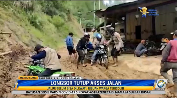 Akses Jalan Simbuang-Mappak Tertimbun Longsor