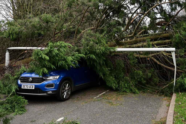 Badai Dahsyat Terjang Inggris, Dua Orang Meninggal Dunia