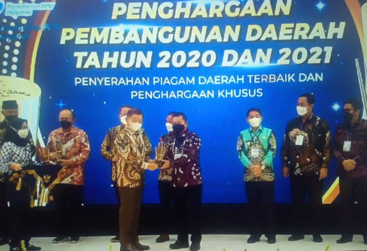 Perencanaan Berkualitas dalam Pembangunan, Pemkab Banggai Terima Penghargaan Bapennas