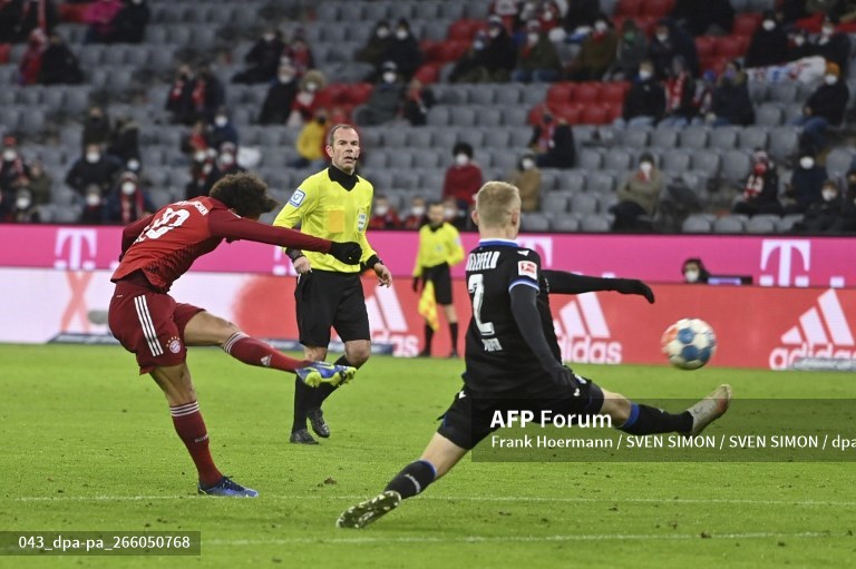 Winger Bayern Muenchen, Leroy Sane, mencetak gol ke gawang Arminia Bielefeld (AFP/Frank Hoermann)