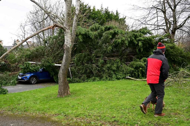 3 Orang Tewas dalam Terjangan Badai Arwen di Britania Raya