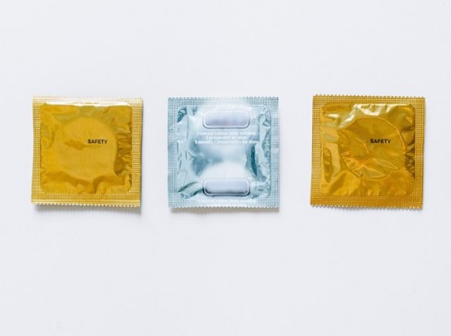 Ilustrasi kondom untuk perlindungan dari penyebaran HIV/AIDS. Pexels