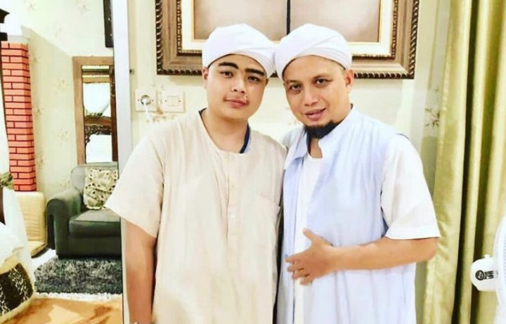 Meninggal Dunia, Ameer Azzikra Dimakamkan di Samping Arifin Ilham