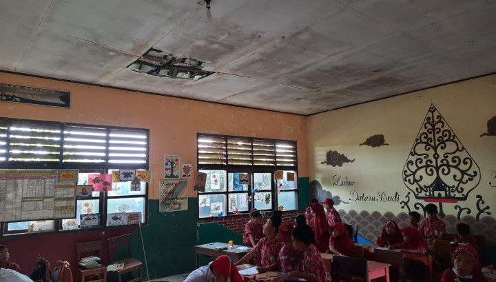 Sudah Sebulan, Siswa SDN Karangharja Tangerang Belajar di Ruangan Hampir Ambruk
