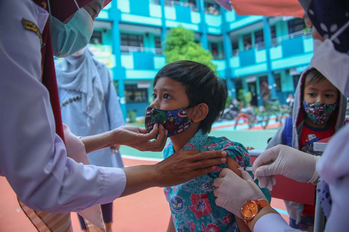 Siswa SD di Tangerang Selatan Jalani Imunisasi